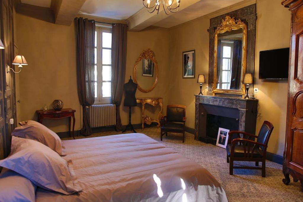 Le 4 Feuilles En.Camargue Hotel Bernis Luaran gambar