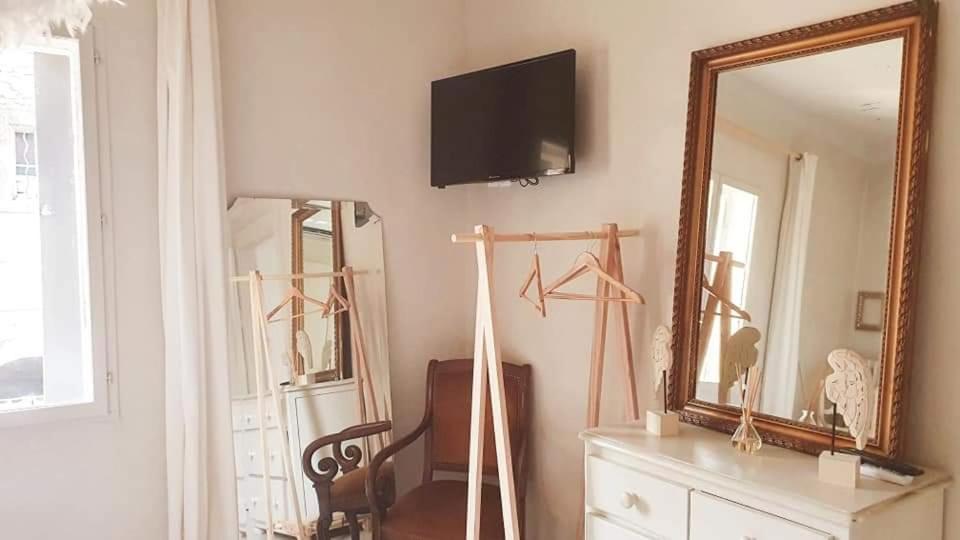 Le 4 Feuilles En.Camargue Hotel Bernis Luaran gambar