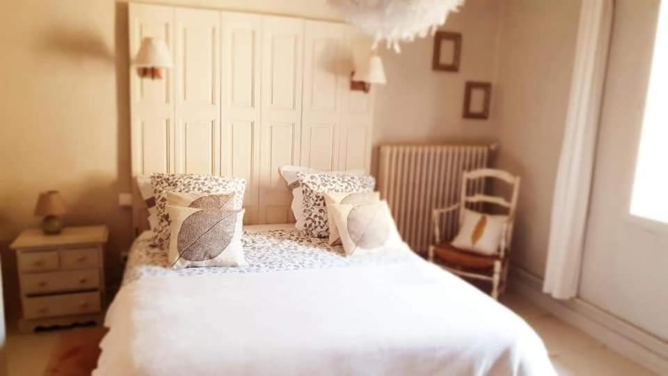 Le 4 Feuilles En.Camargue Hotel Bernis Luaran gambar