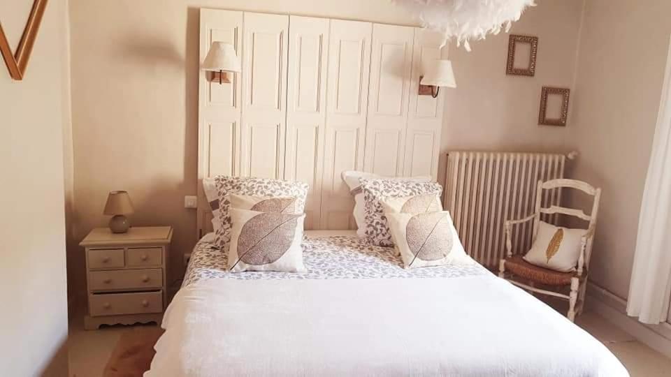 Le 4 Feuilles En.Camargue Hotel Bernis Luaran gambar