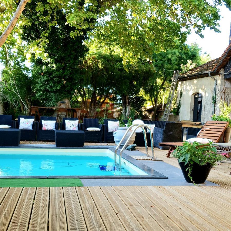 Le 4 Feuilles En.Camargue Hotel Bernis Luaran gambar