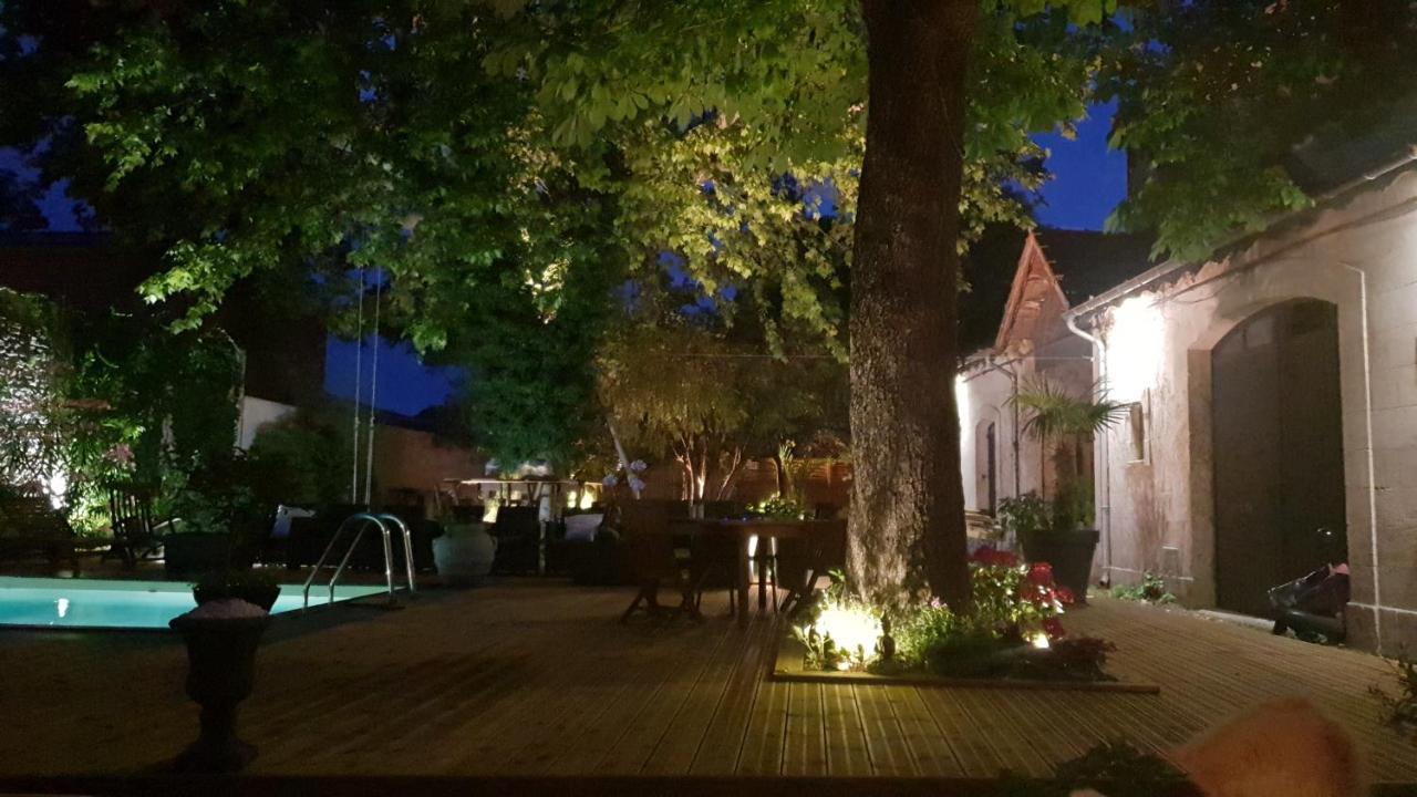 Le 4 Feuilles En.Camargue Hotel Bernis Luaran gambar