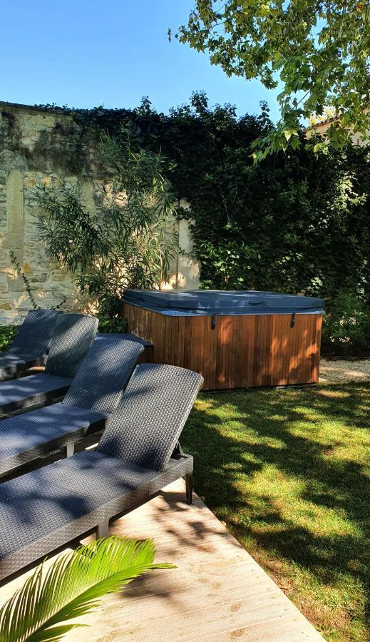 Le 4 Feuilles En.Camargue Hotel Bernis Luaran gambar