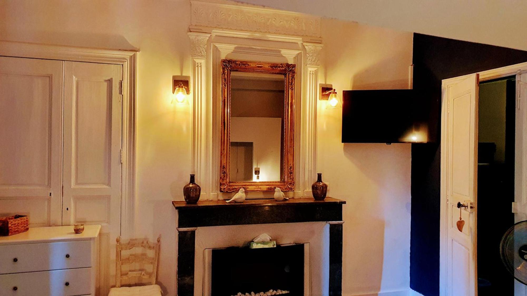 Le 4 Feuilles En.Camargue Hotel Bernis Luaran gambar